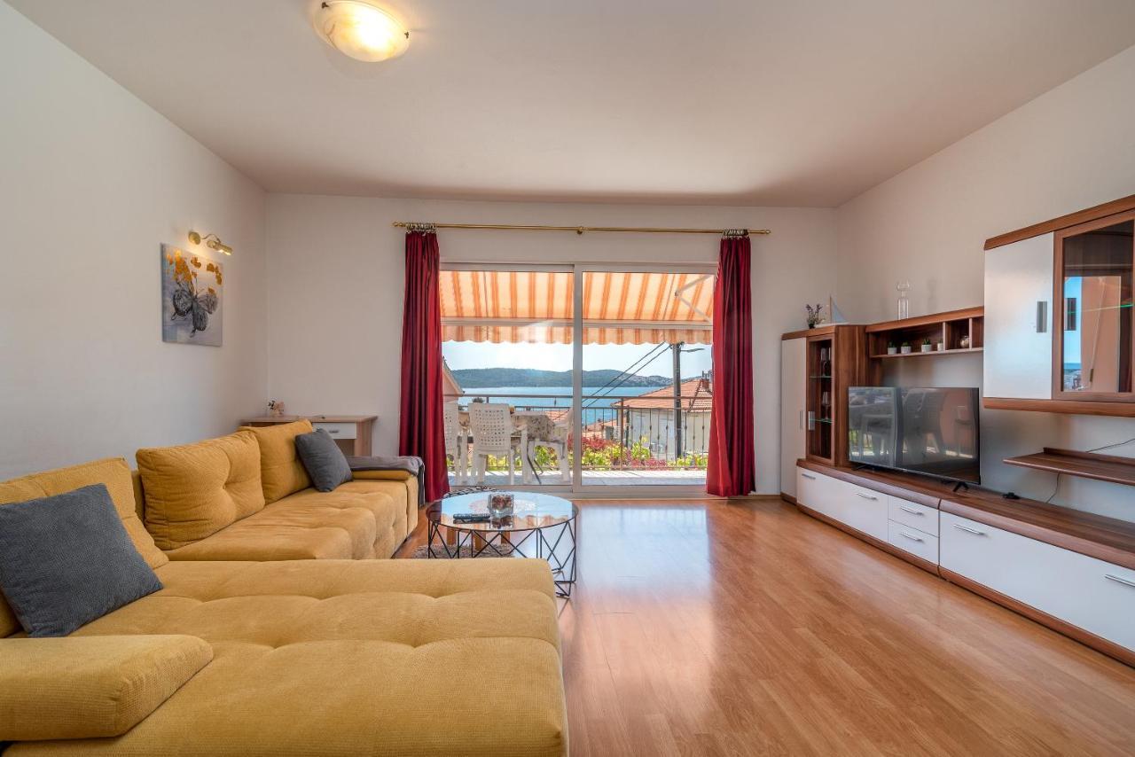 Comfortable Apartment Near The Sea Trogir Extérieur photo