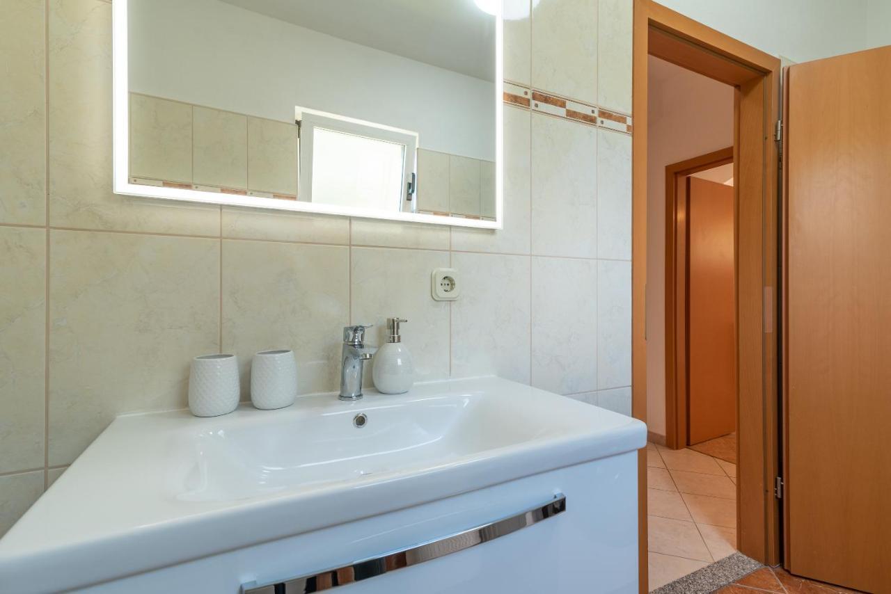Comfortable Apartment Near The Sea Trogir Extérieur photo