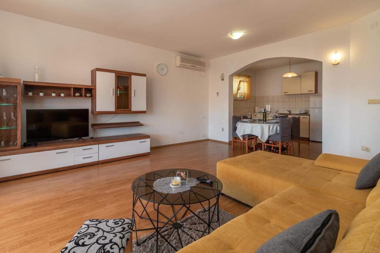 Comfortable Apartment Near The Sea Trogir Extérieur photo