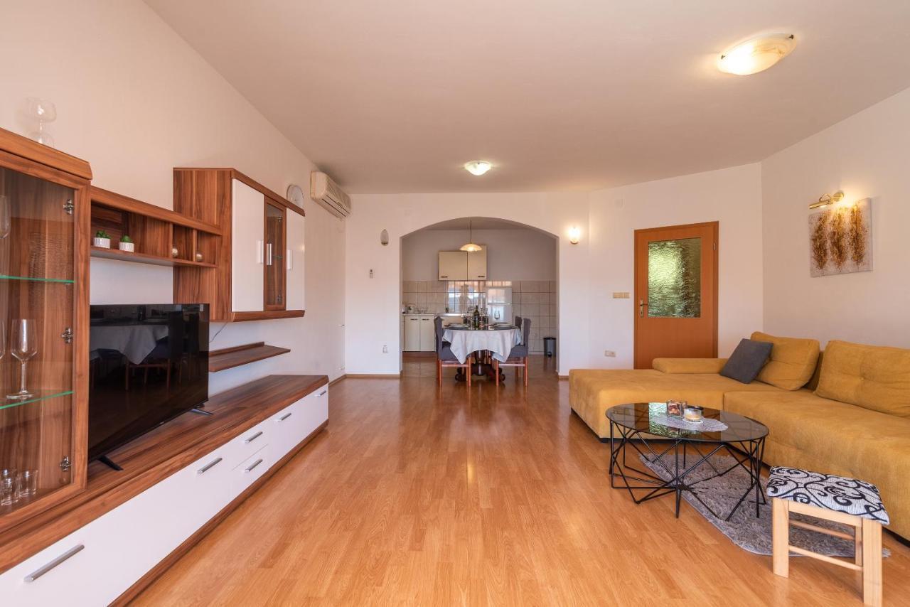 Comfortable Apartment Near The Sea Trogir Extérieur photo