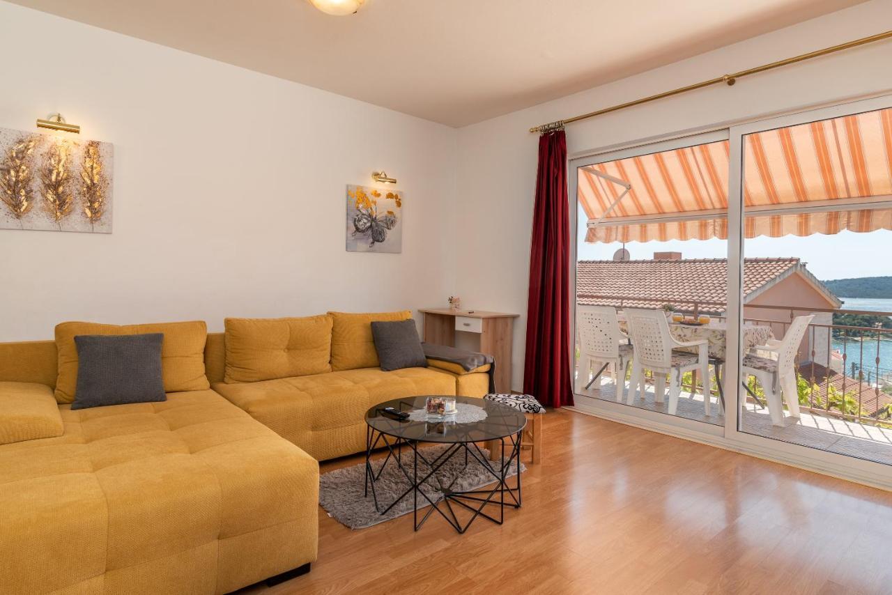 Comfortable Apartment Near The Sea Trogir Extérieur photo