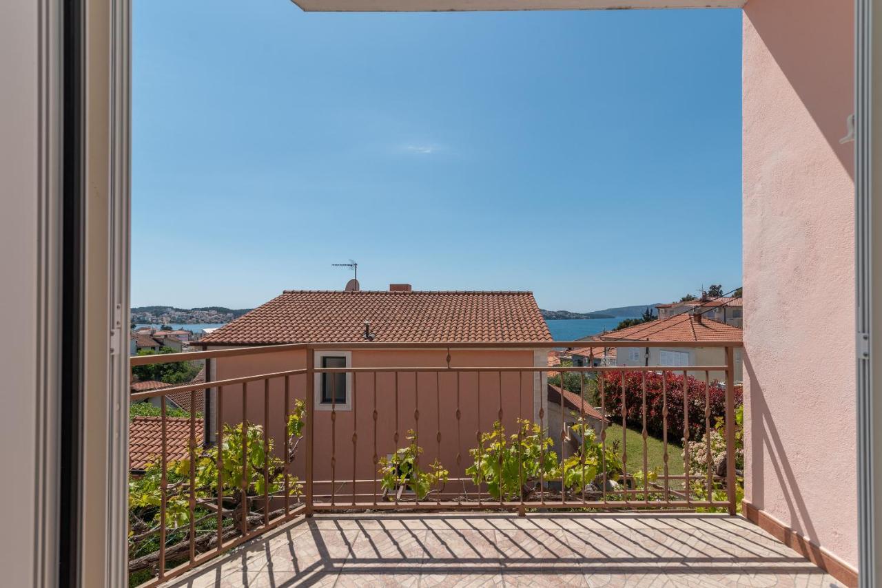 Comfortable Apartment Near The Sea Trogir Extérieur photo